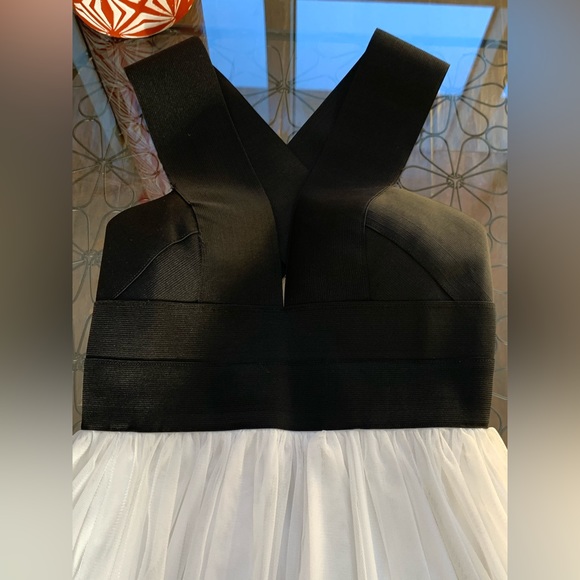 WINDSOR BLACK AND WHITE PARTY DRESS - S - Picture 3 of 10